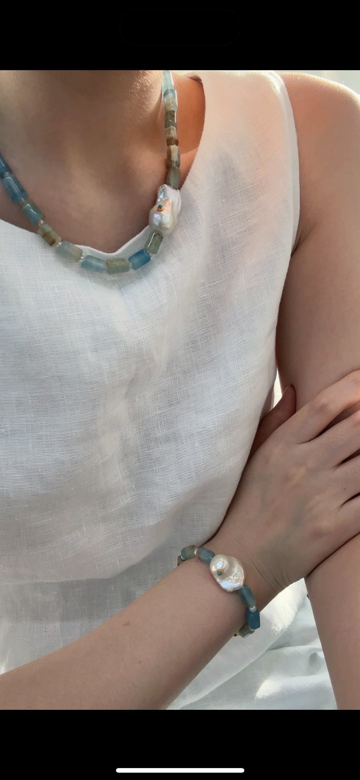 Blue Ocean-Inspired Aquamarine Beaded Bracelet with Baroque Pearl Detail