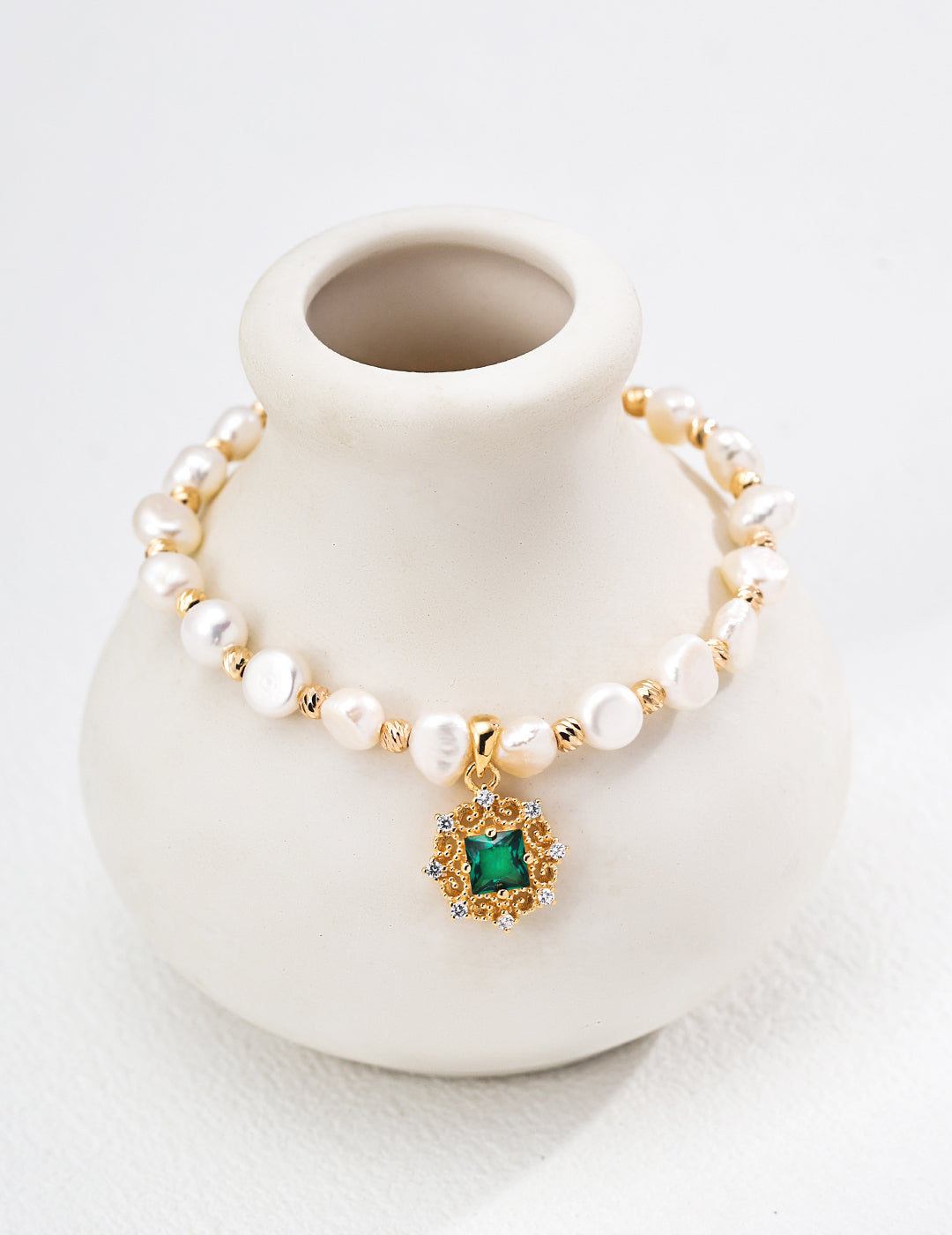 S925 silver natural pearl bracelet with green zircon, antique gold finish, on clean neutral background